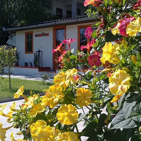 Maxilux Apartament *